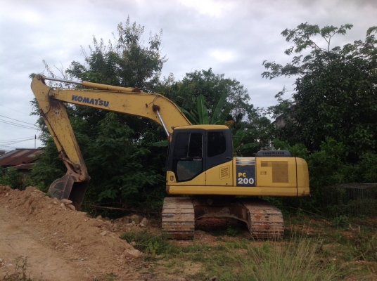 ขายรถแบคโฮ KOMATSU PC200-7 เอกสารเล่มทะเบียน ราคา 1450000 กับ 1550000
