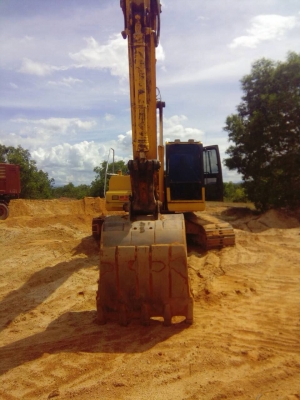 ขายรถแบคโฮ KOMATSU PC200-7 เอกสารเล่มทะเบียน ราคา 1450000 กับ 1550000 ขายรถแบคโฮ KOMATSU PC200-7 เอกสารเล่มทะเบียน ราคา 1450000 กับ 1550000