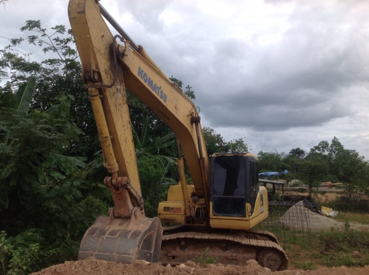 ขายรถแบคโฮ KOMATSU PC200-7 เอกสารเล่มทะเบียน ราคา 1450000 กับ 1550000