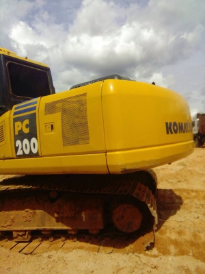 ขายรถแบคโฮ KOMATSU PC200-7 เอกสารเล่มทะเบียน ราคา 1450000 กับ 1550000