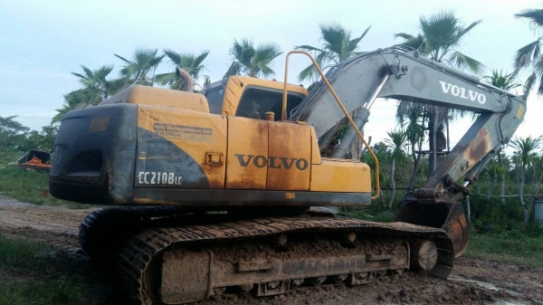 ขายรถแบคโฮ VOLVO EC210LC เอกสารเล่มทะเบียน ราคา 1050000