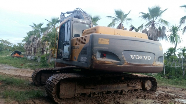 ขายรถแบคโฮ VOLVO EC210LC เอกสารเล่มทะเบียน ราคา 1050000