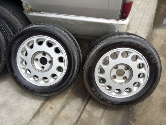 แม็กขอบ 15 ใส่รถ 4 รู 114 พร้อมยางแม็กซิสปี 15 แม็กขอบ 15 ใส่รถ 4 รู 114 พร้อมยางแม็กซิสปี 15