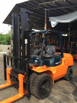 TOYOTA 7FD40 รถ 4 ตัน ดีเซล 13Z เสา 4 เมตร TOYOTA 7FD40 รถ 4 ตัน ดีเซล 13Z เสา 4 เมตร