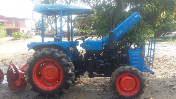 จัดส่งพี่จาก จ.ชัยภูมิครับ ขายรถไถเเชมป์304 SLXขับเคลื่อน4ล้อ พร้อมผาน6และโรตารี่ตีดิน พร้อมใช้งาน จัดส่งพี่จาก จ.ชัยภูมิครับ ขายรถไถเเชมป์304 SLXขับเคลื่อน4ล้อ พร้อมผาน6และโรตารี่ตีดิน พร้อมใช้งาน