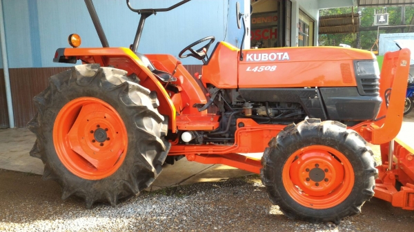 ขายรถไถ KUBOTA L4508 พร้อมอุปกรณ์ดันหน้า และผาน6 ยางใหม่4เส้น แบตเตอรี่ใหม่ เปลี่ยนถ่ายน้ำมันรอบตัวพร้อมกรองให้ใหม่ ราคา 250,000 บาท อ.แกลง จ.ระยอง DC Tractor Rayong 0818618678,0899347475 https://www.facebook.com/DC-Tractor-Rayong-3071545327…/sh ขายรถไถ KUBOTA L4508 พร้อมอุปกรณ์ดันหน้า และผาน6 ยางใหม่4เส้น แบตเตอรี่ใหม่ เปลี่ยนถ่ายน้ำมันรอบตัวพร้อมกรองให้ใหม่ ราคา 250,000 บาท อ.แกลง จ.ระยอง DC Tractor Rayong 0818618678,0899347475 https://www.facebook.com/DC-Tractor-Rayong-3071545327…/sh