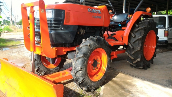 ขายรถไถ KUBOTA L4508 พร้อมอุปกรณ์ดันหน้า และผาน6 ยางใหม่4เส้น แบตเตอรี่ใหม่ เปลี่ยนถ่ายน้ำมันรอบตัวพร้อมกรองให้ใหม่ ราคา 250,000 บาท อ.แกลง จ.ระยอง DC Tractor Rayong 0818618678,0899347475 https://www.facebook.com/DC-Tractor-Rayong-3071545327…/sh ขายรถไถ KUBOTA L4508 พร้อมอุปกรณ์ดันหน้า และผาน6 ยางใหม่4เส้น แบตเตอรี่ใหม่ เปลี่ยนถ่ายน้ำมันรอบตัวพร้อมกรองให้ใหม่ ราคา 250,000 บาท อ.แกลง จ.ระยอง DC Tractor Rayong 0818618678,0899347475 https://www.facebook.com/DC-Tractor-Rayong-3071545327…/sh