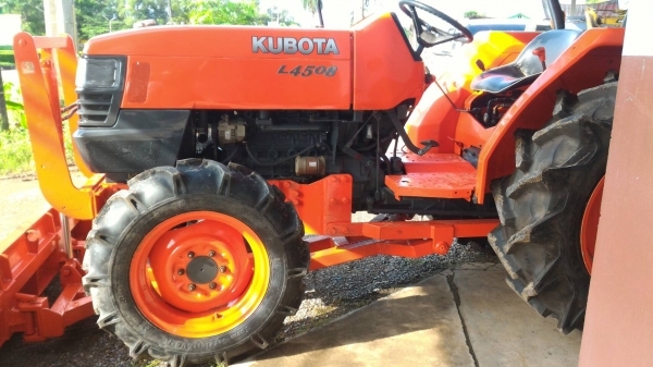 ขายรถไถ KUBOTA L4508 พร้อมอุปกรณ์ดันหน้า และผาน6 ยางใหม่4เส้น แบตเตอรี่ใหม่ เปลี่ยนถ่ายน้ำมันรอบตัวพร้อมกรองให้ใหม่ ราคา 250,000 บาท อ.แกลง จ.ระยอง DC Tractor Rayong 0818618678,0899347475 https://www.facebook.com/DC-Tractor-Rayong-3071545327…/sh ขายรถไถ KUBOTA L4508 พร้อมอุปกรณ์ดันหน้า และผาน6 ยางใหม่4เส้น แบตเตอรี่ใหม่ เปลี่ยนถ่ายน้ำมันรอบตัวพร้อมกรองให้ใหม่ ราคา 250,000 บาท อ.แกลง จ.ระยอง DC Tractor Rayong 0818618678,0899347475 https://www.facebook.com/DC-Tractor-Rayong-3071545327…/sh