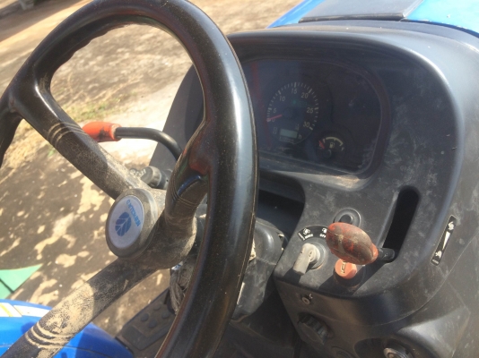 รถไถ New Holland TC48R รถไถ New Holland TC48R