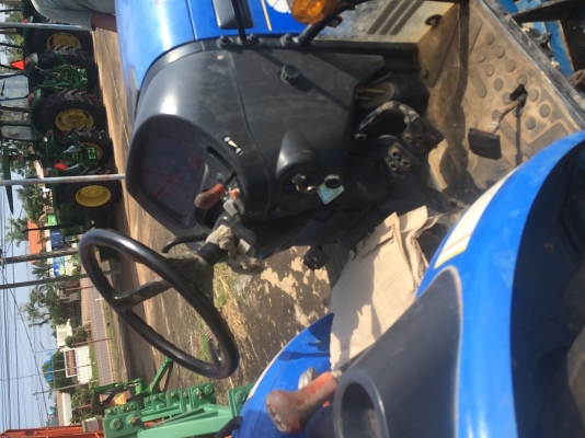 รถไถ New Holland TC48R รถไถ New Holland TC48R