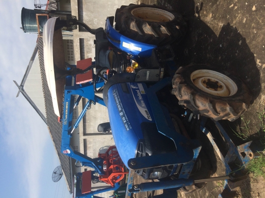รถไถ New Holland TC48R รถไถ New Holland TC48R