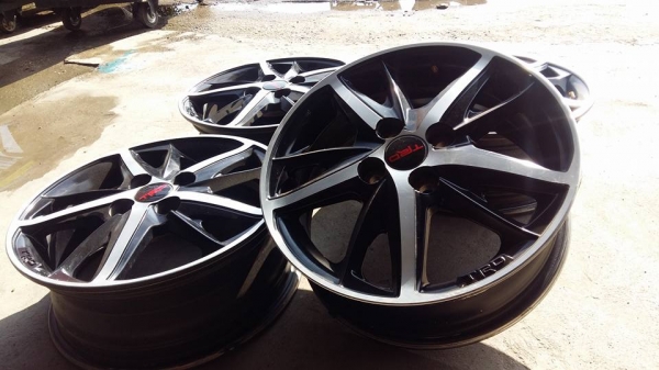ขายล้อแม็ก vios trd 15" สนใจติดต่อ ตาเล็ก ล้อและยางครับ 081-3747940