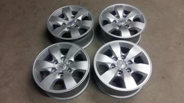 ขายแม็ก vigo 16"  สนใจติดต่อ ตาเล็ก ล้อและยางครับ 081-3747940