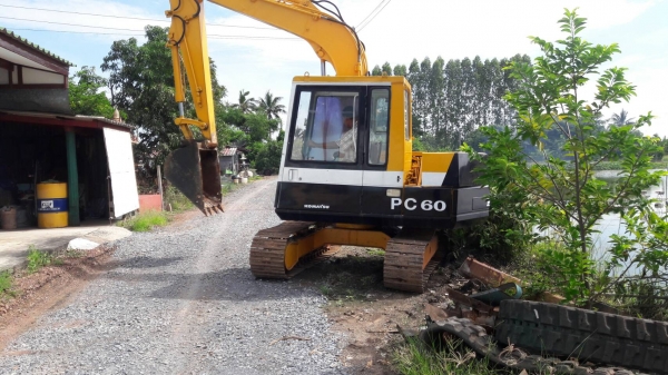 ขายKOMATSU PC60-5  เก่าใน...มีลายแย๊ก...ปรับสภาพใหม่....พร้อมใช้..ลองระบบกันได้ทุกวัน...โทร089-3818694  ดวงนภา
