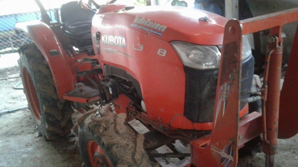ขายรถไถ KUBOTA L3608 ปี53 อุปกรณ์ ดันหน้า ผานหลัง สภาพพร้อมทำงาน เอกสารเล่มทะเบียนพร้อมโอน ราคา220,000 สนใจโทร 090-8588220คุณนะ 093-3258446คุณบิว หรือเข้าดูสินค้าอื่นๆได้ที่ www.narong2truck.com หรือ www.truck.in.th/498 หรือเพจFacebook ณรงค์ ซื้อขายรถมือส
