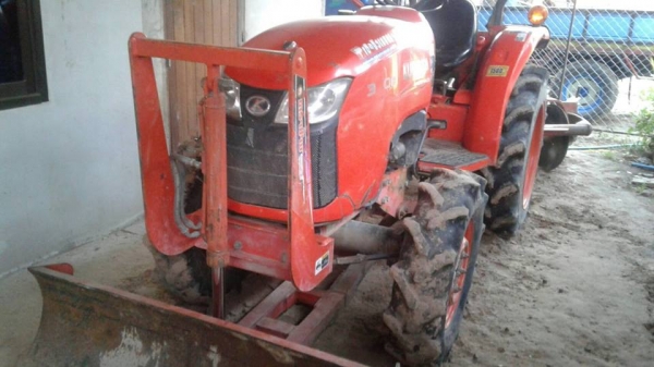 ขายรถไถ KUBOTA L3608 ปี53 อุปกรณ์ ดันหน้า ผานหลัง สภาพพร้อมทำงาน เอกสารเล่มทะเบียนพร้อมโอน ราคา220,000 สนใจโทร 090-8588220คุณนะ 093-3258446คุณบิว หรือเข้าดูสินค้าอื่นๆได้ที่ www.narong2truck.com หรือ www.truck.in.th/498 หรือเพจFacebook ณรงค์ ซื้อขายรถมือส