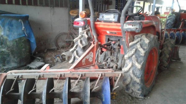 ขายรถไถ KUBOTA L3608 ปี53 อุปกรณ์ ดันหน้า ผานหลัง สภาพพร้อมทำงาน เอกสารเล่มทะเบียนพร้อมโอน ราคา220,000 สนใจโทร 090-8588220คุณนะ 093-3258446คุณบิว หรือเข้าดูสินค้าอื่นๆได้ที่ www.narong2truck.com หรือ www.truck.in.th/498 หรือเพจFacebook ณรงค์ ซื้อขายรถมือส