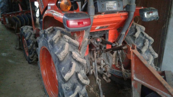 ขายรถไถ KUBOTA L3608 ปี53 อุปกรณ์ ดันหน้า ผานหลัง สภาพพร้อมทำงาน เอกสารเล่มทะเบียนพร้อมโอน ราคา220,000 สนใจโทร 090-8588220คุณนะ 093-3258446คุณบิว หรือเข้าดูสินค้าอื่นๆได้ที่ www.narong2truck.com หรือ www.truck.in.th/498 หรือเพจFacebook ณรงค์ ซื้อขายรถมือส