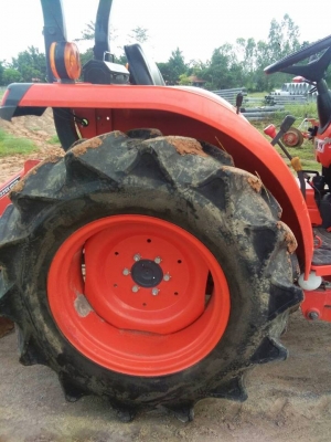 ขายรถไถ KUBOTA L3608SP จดทะเบียนปี2558 ใช้งานน้อยมาก สภาพดี อุปกรณ์ ดันหน้า ผานหลัง เอกสารเล่มทะเบียนพร้อมโอน ราคา360,000 สนใจโทร 090-8588220คุณนะ 093-3258446คุณบิว หรือเข้าดูสินค้าอื่นๆได้ที่ www.narong2truck.com หรือ www.truck.in.th/498 หรือเพจFacebook