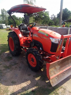 ขายรถไถ KUBOTA L3608SP จดทะเบียนปี2558 ใช้งานน้อยมาก สภาพดี อุปกรณ์ ดันหน้า ผานหลัง เอกสารเล่มทะเบียนพร้อมโอน ราคา360,000 สนใจโทร 090-8588220คุณนะ 093-3258446คุณบิว หรือเข้าดูสินค้าอื่นๆได้ที่ www.narong2truck.com หรือ www.truck.in.th/498 หรือเพจFacebook
