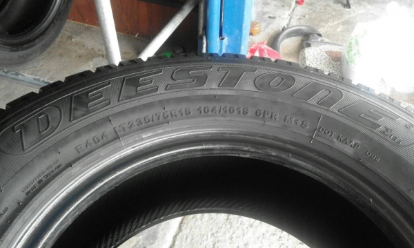 235/75R15  DEESTONE PAYAK  A/T  มี 2 เส้น tel.081-427-3941