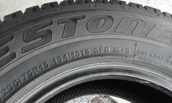 235/75R15  DEESTONE PAYAK  A/T  มี 2 เส้น tel.081-427-3941