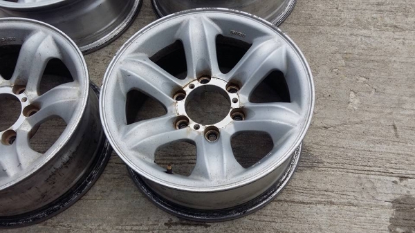 ขายล้อแม็ก isuzu เล็บเหยี่ยว 16" สนใจติดต่อ ตาเล็ก ล้อและยางครับ 081-3747940