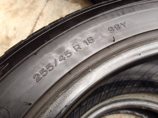 ยาง MICHELIN made in France 255-45-18 ปี 14 2 เส้น 3000  สวยๆไม่บวมไม่กินข้าง ดอกยางเหลือเยอะเอาไปวิ่งกันใด้อีกยาวค่ะ