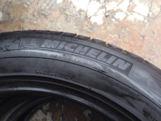 ยาง MICHELIN made in France 255-45-18 ปี 14 2 เส้น 3000  สวยๆไม่บวมไม่กินข้าง ดอกยางเหลือเยอะเอาไปวิ่งกันใด้อีกยาวค่ะ