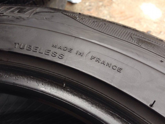 ยาง MICHELIN made in France 255-45-18 ปี 14 2 เส้น 3000  สวยๆไม่บวมไม่กินข้าง ดอกยางเหลือเยอะเอาไปวิ่งกันใด้อีกยาวค่ะ