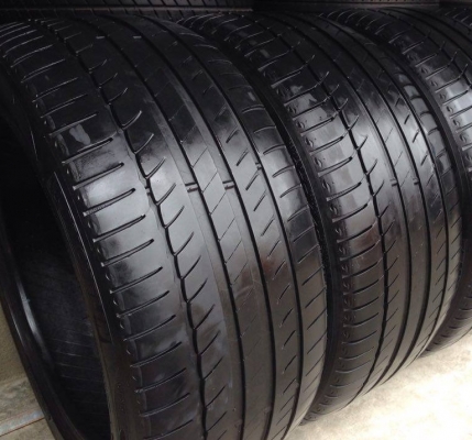 ยาง MICHELIN made in France 255-45-18 ปี 14 2 เส้น 3000  สวยๆไม่บวมไม่กินข้าง ดอกยางเหลือเยอะเอาไปวิ่งกันใด้อีกยาวค่ะ
