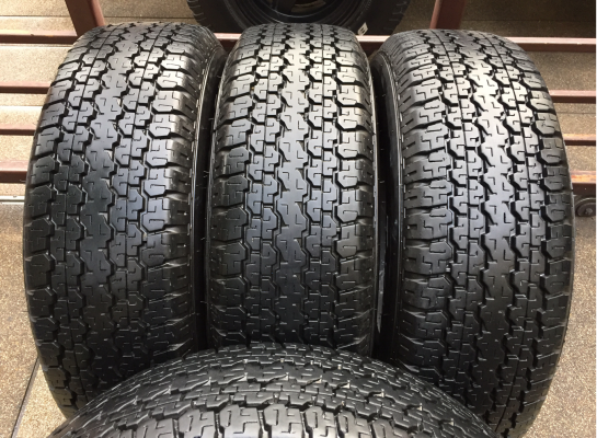 ยาง Bridgestone 245 70 16 กลางปี15 ดอกเต็ม ไม่มีปะ ราคาไม่แพง