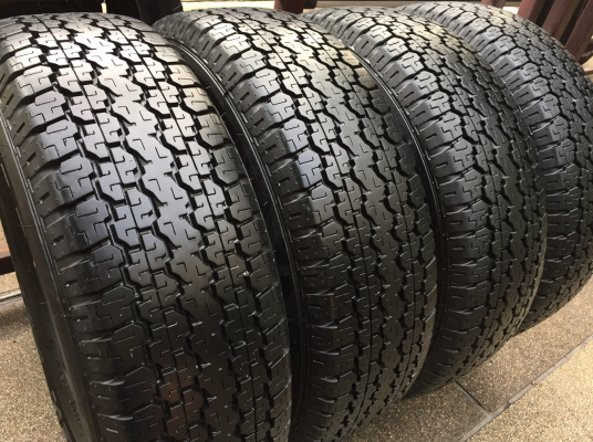 ยาง Bridgestone 245 70 16 กลางปี15 ดอกเต็ม ไม่มีปะ ราคาไม่แพง