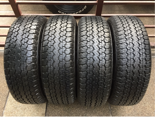 ยาง Bridgestone 245 70 16 กลางปี15 ดอกเต็ม ไม่มีปะ ราคาไม่แพง