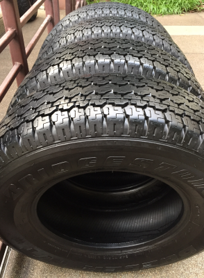 ยาง Bridgestone 245 70 16 กลางปี15 ดอกเต็ม ไม่มีปะ ราคาไม่แพง