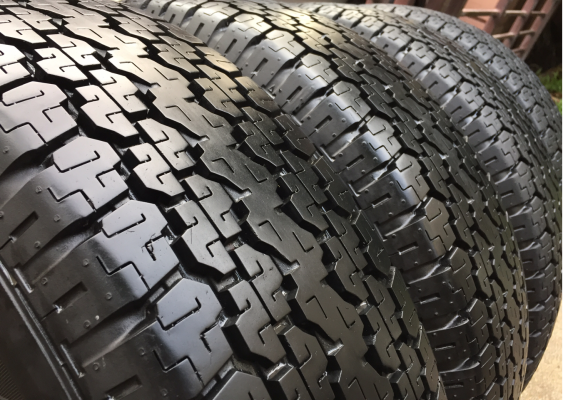 ยาง Bridgestone 245 70 16 กลางปี15 ดอกเต็ม ไม่มีปะ ราคาไม่แพง