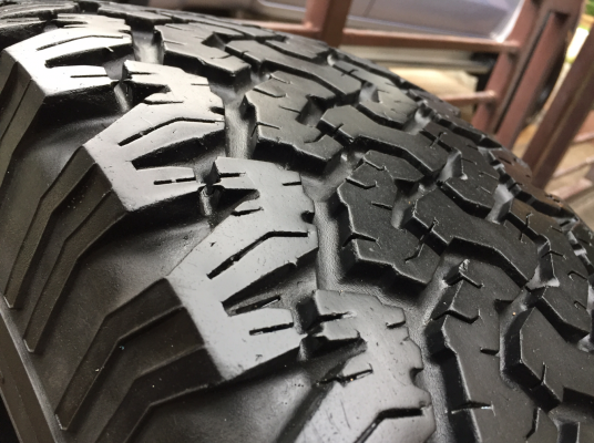 ยาง All BF Goodrich 31 10.5 R15 ปลายปี13 ดอกเต็มติดหนวด ใช้ยาว ราคาไม่แพง