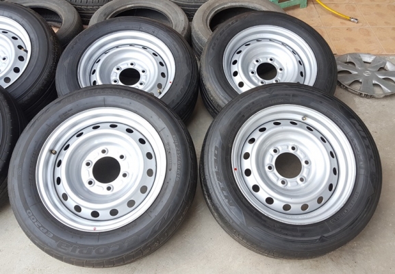 ล้อกะทะ16 6รู ยาง215/60/16 4 ล้อ ล้อกะทะ16 6รู ยาง215/60/16 4 ล้อ