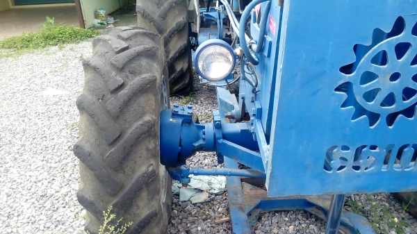 รถไถ FORD 7600 2เพลา(ทะเบียนพร้อมโอน) รถไถ FORD 7600 2เพลา(ทะเบียนพร้อมโอน)