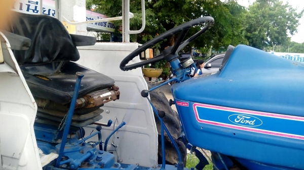 รถไถ FORD 7600 2เพลา(ทะเบียนพร้อมโอน)