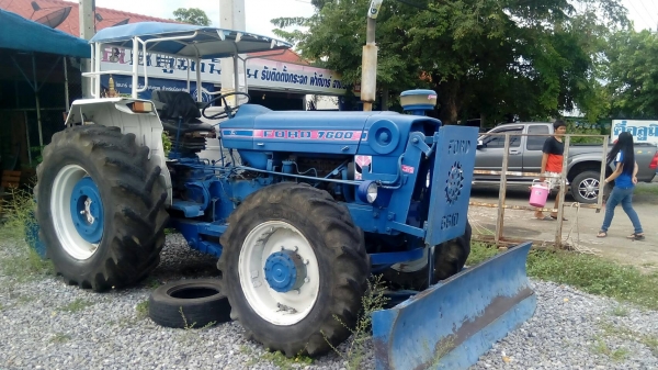 รถไถ FORD 7600 2เพลา(ทะเบียนพร้อมโอน) รถไถ FORD 7600 2เพลา(ทะเบียนพร้อมโอน)