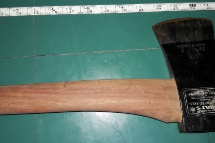 ขายขวานเสือ2ปอน HULT'S CELEBRATED AXES. MADE IN SWEDEN.