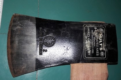 ขายขวานเสือ2ปอน HULT'S CELEBRATED AXES. MADE IN SWEDEN.