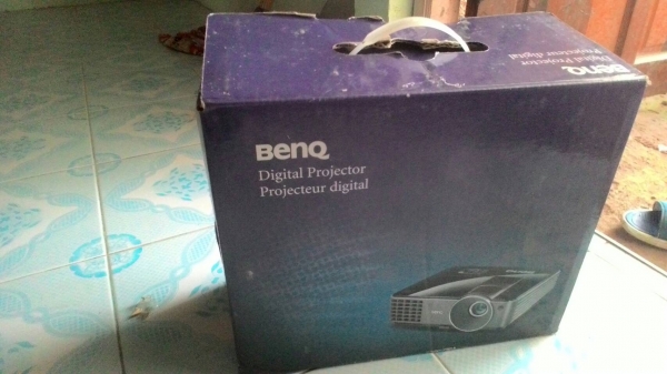 เครื่องฉาย โปรเจคเตอร์ หลอดภาพเสีย ยีห้อ BENQ พร้อมรีโมร ขายตามสภาพ ราคา 3000 บาท ( งดต่อลอง ) คับ 0986683479 สิทธิ์ เครื่องฉาย โปรเจคเตอร์ หลอดภาพเสีย ยีห้อ BENQ พร้อมรีโมร ขายตามสภาพ ราคา 3000 บาท ( งดต่อลอง ) คับ 0986683479 สิทธิ์