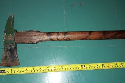 ขายขวานหงอนสวีเดนด้ามไม้มะปลิงสวย