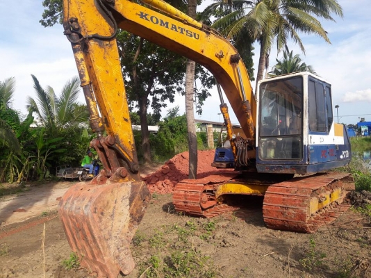 ขายโคมัสสุ100-5  เครื่องเดิมปั้มเดิม ช่วงล่างเต็มไฟตัด รถสวย แอร์มี รถพร้อมทำงาน ติดต่อ0805771468 อาท