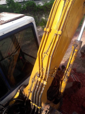 ขายโคมัสสุ100-5  เครื่องเดิมปั้มเดิม ช่วงล่างเต็มไฟตัด รถสวย แอร์มี รถพร้อมทำงาน ติดต่อ0805771468 อาท