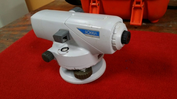 นำเข้าจากญี่ปุ่น กล้องวัดระดับ SOKKIA รุ่น C32 เก่าญี่ปุ่น  มีกล่องใส่ พร้อมขาตั้งกล้อง  สภาพสวย
