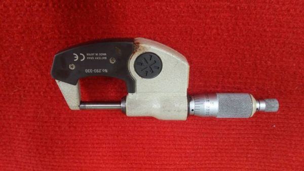 ไมโครมิเตอร์  Mitutoyo  เก่าญี่ปุ่น สภาพสวย ใช้งานง่าย ทำให้งานวัดขนาดง่ายและแม่นยำ ด้วยระบบวัดดิจิตอล ขนาด 0-1"