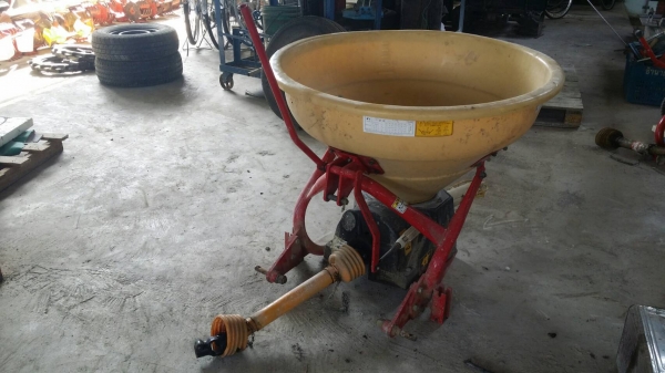 นำเข้าจากญี่ปุ่น เครื่องพ่นปุ๋ยติดรถไถนั่งขับ  NIPLO ขนาดถัง 220-330 ลิตร เก่าญี่ปุ่น สภาพสวย